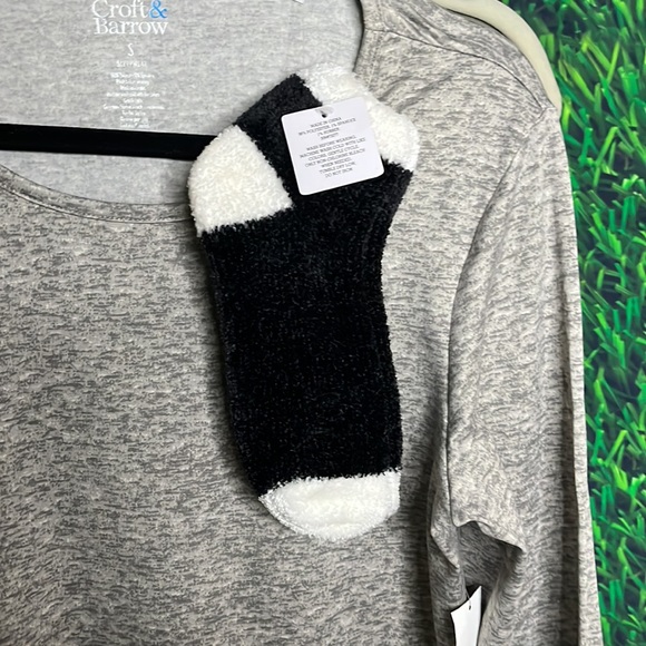 Croft & Barrow top with socks NWT feels like cuddle duds socks velour - Picture 3 of 8